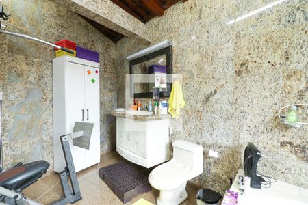 Casa à venda com 500m², 4 quartos e 8 vagasBanheiro da Suíte 2