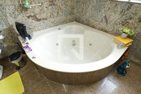 Casa à venda com 500m², 4 quartos e 8 vagasBanheiro da Suíte 2