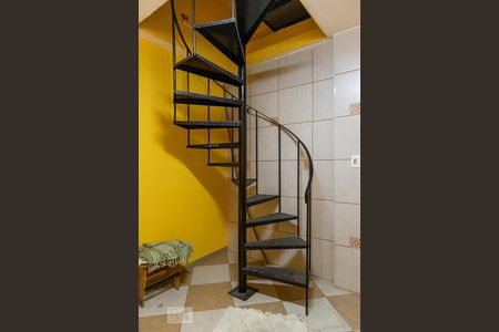 Casa à venda com 300m², 3 quartos e 2 vagasEscada