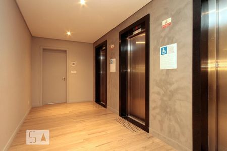 Studio à venda com 32m², 1 quarto e sem vaga Studio à venda com 32m², 1 quarto e sem vagaHall de Elevadores