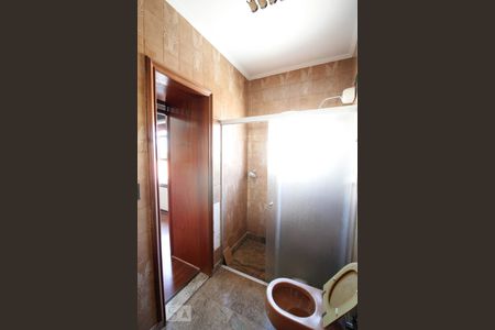 Casa à venda com 530m², 3 quartos e 10 vagasBanheiro da Suíte 1