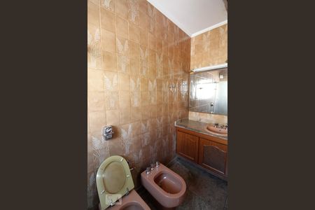 Casa à venda com 530m², 3 quartos e 10 vagasBanheiro da Suíte 1