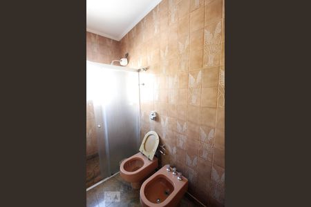 Casa à venda com 530m², 3 quartos e 10 vagasBanheiro da Suíte 1