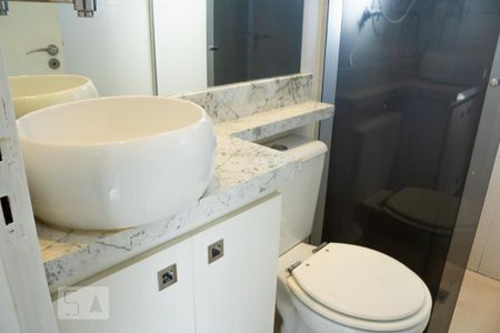 Apartamento à venda com 65m², 2 quartos e 1 vagaDetalhe banheiro