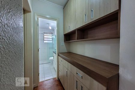 Corredor de apartamento à venda com 1 quarto, 51m² em Passo da Areia, Porto Alegre