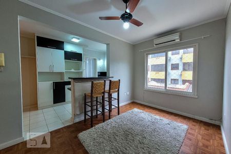 Sala de apartamento à venda com 1 quarto, 51m² em Passo da Areia, Porto Alegre
