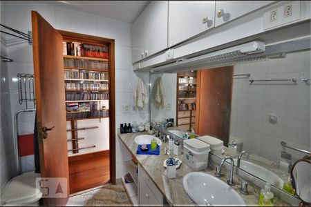 Apartamento à venda com 110m², 3 quartos e sem vagaBanheiro Social