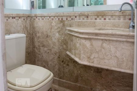 Apartamento à venda com 360m², 4 quartos e 4 vagas Apartamento à venda com 360m², 4 quartos e 4 vagasLavabo