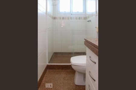 Apartamento à venda com 360m², 4 quartos e 4 vagas Apartamento à venda com 360m², 4 quartos e 4 vagasBanheiro da Suíte 1