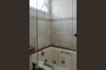 Apartamento à venda com 360m², 4 quartos e 4 vagas Apartamento à venda com 360m², 4 quartos e 4 vagasBanheiro da Suíte 3