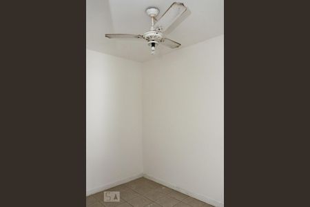 Apartamento à venda com 360m², 4 quartos e 4 vagas Apartamento à venda com 360m², 4 quartos e 4 vagasQuarto de Serviço