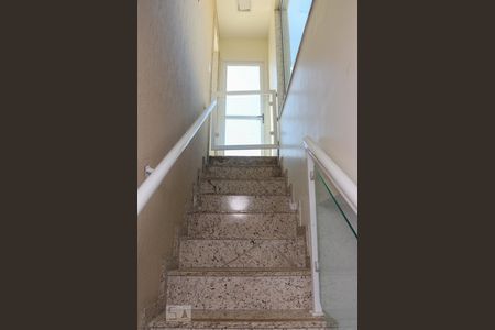 Apartamento à venda com 360m², 4 quartos e 4 vagas Apartamento à venda com 360m², 4 quartos e 4 vagasEscada