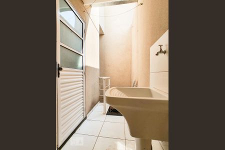 Casa de condomínio para alugar com 78m², 2 quartos e 1 vaga Casa de condomínio para alugar com 78m², 2 quartos e 1 vagaÁrea de serviço