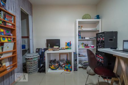 Casa à venda com 180m², 3 quartos e 2 vagas Casa à venda com 180m², 3 quartos e 2 vagasEscritório