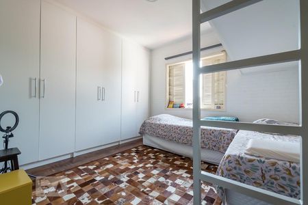 Casa à venda com 180m², 3 quartos e 2 vagas Casa à venda com 180m², 3 quartos e 2 vagasQuarto 2