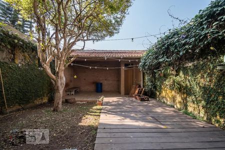 Casa à venda com 180m², 3 quartos e 2 vagas Casa à venda com 180m², 3 quartos e 2 vagasQuintal