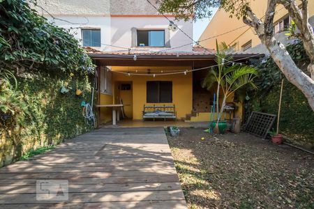 Casa à venda com 180m², 3 quartos e 2 vagas Casa à venda com 180m², 3 quartos e 2 vagasQuintal