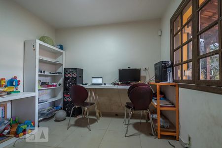 Casa à venda com 180m², 3 quartos e 2 vagas Casa à venda com 180m², 3 quartos e 2 vagasEscritório