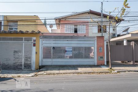 Casa à venda com 180m², 3 quartos e 2 vagas Casa à venda com 180m², 3 quartos e 2 vagasFachada