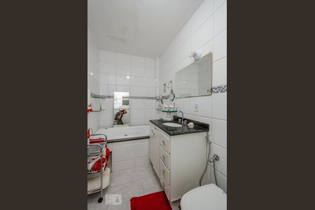 Apartamento à venda com 200m², 4 quartos e 5 vagas Apartamento à venda com 200m², 4 quartos e 5 vagasBanheiro da Suíte 1
