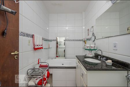 Apartamento à venda com 200m², 4 quartos e 5 vagas Apartamento à venda com 200m², 4 quartos e 5 vagasBanheiro da Suíte 1