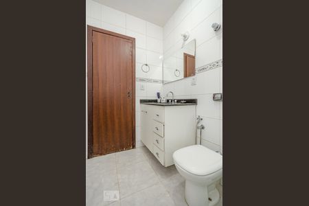 Apartamento à venda com 200m², 4 quartos e 5 vagas Apartamento à venda com 200m², 4 quartos e 5 vagasBanheiro Social