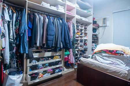 Apartamento para alugar com 380m², 3 quartos e 2 vagas Apartamento para alugar com 380m², 3 quartos e 2 vagasQuarto 2- Closet