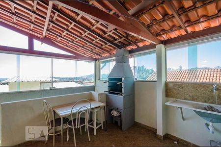 Casa à venda com 180m², 3 quartos e 4 vagasTerraço