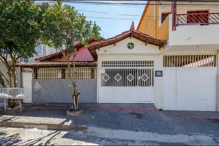 Casa à venda com 180m², 3 quartos e 4 vagasFachada