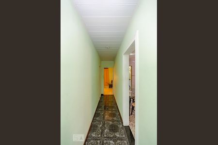 Casa à venda com 180m², 3 quartos e 4 vagasCorredor