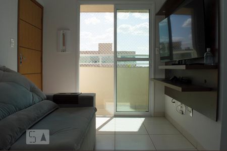 Sala de apartamento para alugar com 3 quartos, 80m² em Santa Mônica, Uberlândia