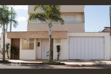 Apartamento para alugar com 80m², 3 quartos e 2 vagasFachada