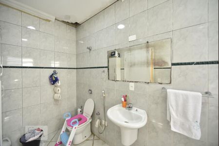 Casa à venda com 260m², 7 quartos e 4 vagasBanheiro da suite