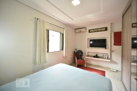 Casa à venda com 260m², 7 quartos e 4 vagasQuarto 2