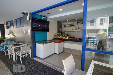 Apartamento à venda com 90m², 2 quartos e 1 vagaBar da Piscina