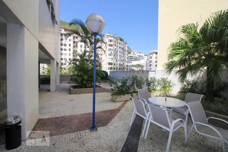 Apartamento à venda com 90m², 2 quartos e 1 vagaBar da Piscina