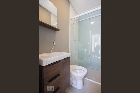 Banheiro de kitnet/studio para alugar com 1 quarto, 25m² em Jardim Aeroporto, São Paulo