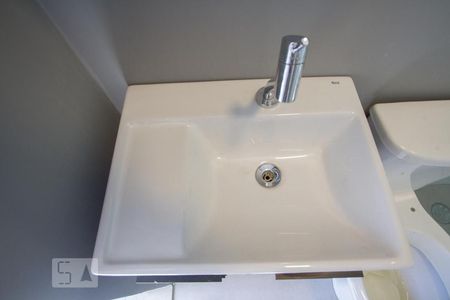 Detalhe Banheiro de kitnet/studio para alugar com 1 quarto, 25m² em Jardim Aeroporto, São Paulo