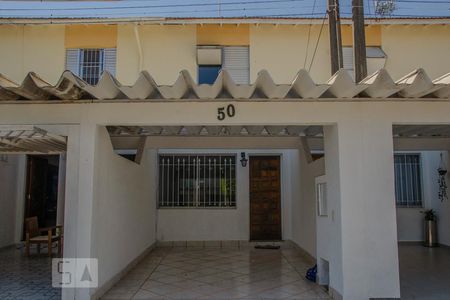Casa de condomínio para alugar com 110m², 3 quartos e 2 vagasFachada
