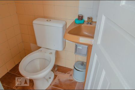 Casa de condomínio para alugar com 110m², 3 quartos e 2 vagasBanheiro de serviço