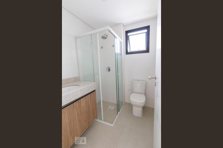 Banheiro de kitnet/studio para alugar com 1 quarto, 40m² em Carvoeira, Florianópolis