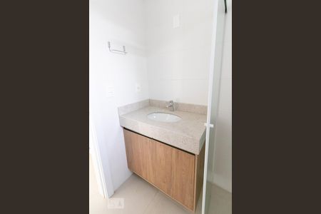 Banheiro de kitnet/studio para alugar com 1 quarto, 40m² em Carvoeira, Florianópolis