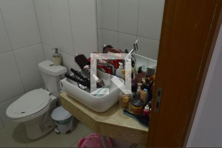 Casa de condomínio à venda com 200m², 3 quartos e 1 vagaLavabo