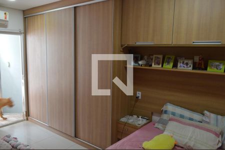 Casa de condomínio à venda com 200m², 3 quartos e 1 vagaSuíte 3