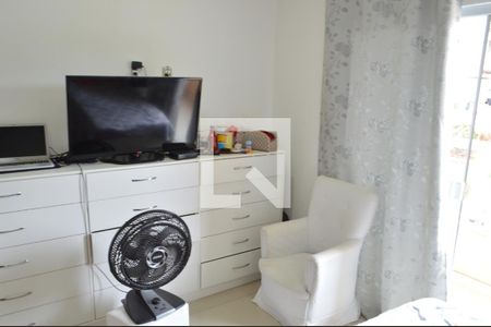 Casa de condomínio à venda com 200m², 3 quartos e 1 vagaSuíte 2