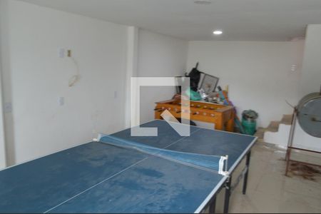 Casa de condomínio à venda com 200m², 3 quartos e 1 vagaSalão