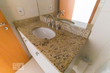 Banheiro  de apartamento para alugar com 2 quartos, 57m² em Vila Dom Pedro I, São Paulo