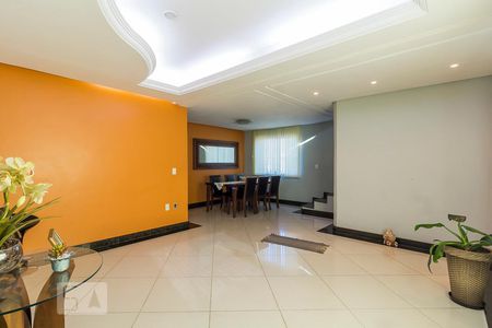 Sala de casa para alugar com 3 quartos, 234m² em Trevo, Belo Horizonte