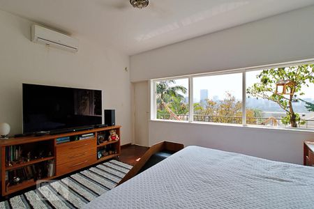 Casa à venda com 550m², 3 quartos e 6 vagasSuíte