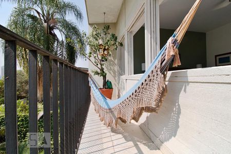 Casa à venda com 550m², 3 quartos e 6 vagas Casa à venda com 550m², 3 quartos e 6 vagasVaranda da Suíte